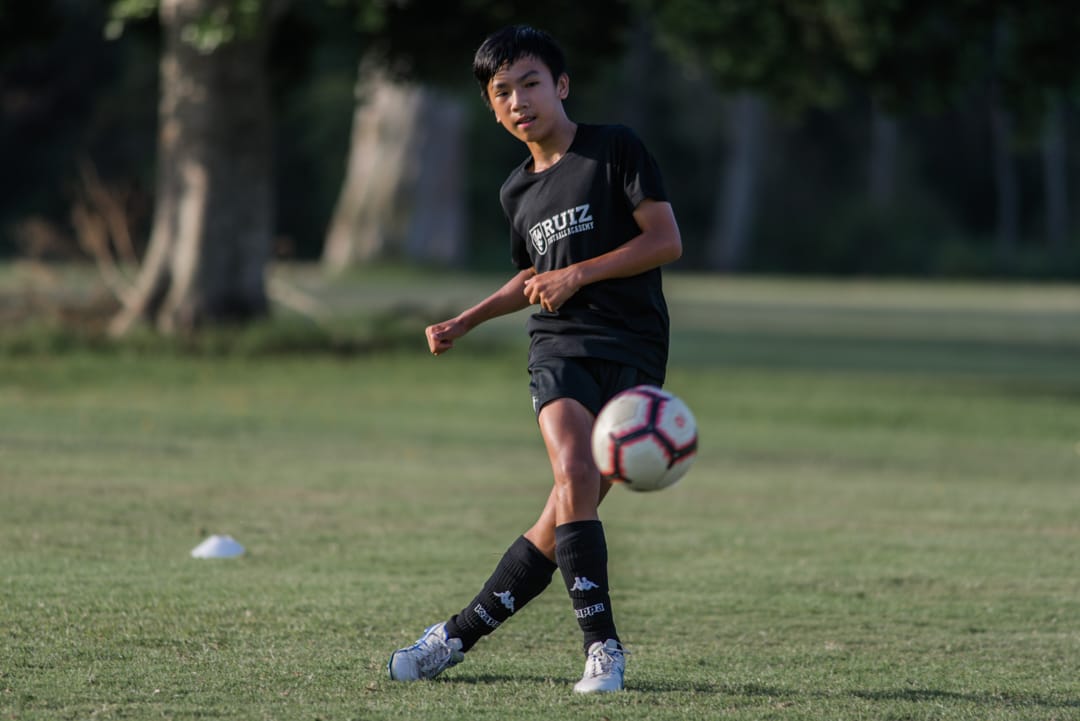 Entrenamiento con entrenador y referencias visuales de campo